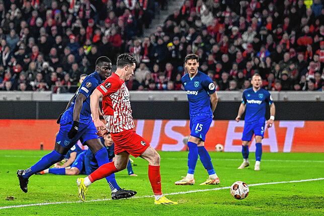 Der Jocker sticht: Michael Gregoritsch schiebt den Ball zum 1:0 über die Linie.