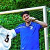 Zurück zu den Wurzeln: Auf dem Bolzplatz Röte in Dogern ist das Pseudonym &bdquo;Hümla&ldquo; entstanden. Das Helmer-Trikot hat Lucas ...