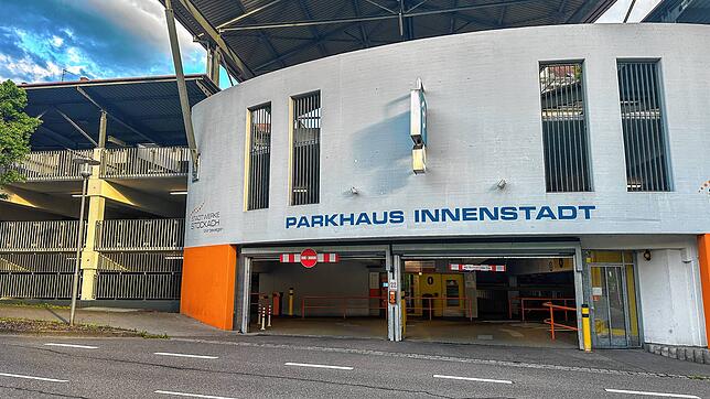 Im Parkhaus Innenstadt in Stockach können Besucher eine Stunde lang kostenlos parken. Doch wie lange noch? Dem Parkverein, der das ...