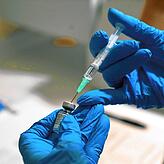 In Großbritannien werden schon Menschen mit dem neuen Impfstoff von Biontech geimpft.