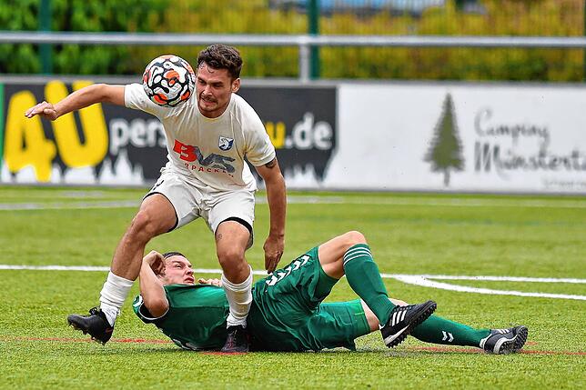 Bild 1: Spvgg. Untermünstertal siegt gegen FC Erzingen mit 2:1 &ndash; und wir haben Bilder!