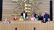 Mitglieder des Zukunftsausschusses im Landtag: mit Abgeordnetem Guido Wolf (hinten von links), Jugendkoordinatorin Samira Bensmail, ...