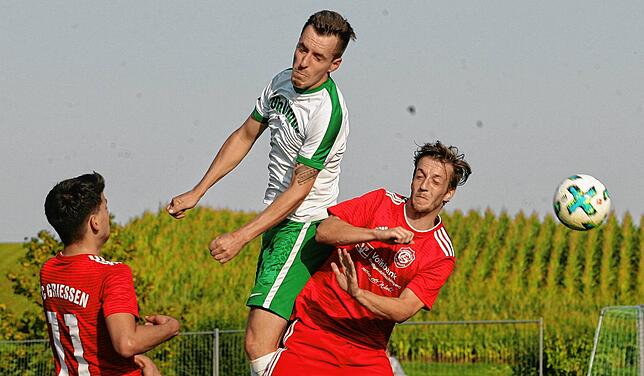 Bild 3: Aufsteiger SV Waldhaus gewinnt gegen den FC Grießen mit 2:1 &ndash; und wir haben die Bilder!
