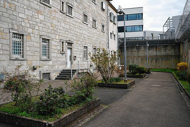 Im Hof der JVA Waldshut-Tiengen können sich die Gefangenen einmal am Tag die Beine vertreten.