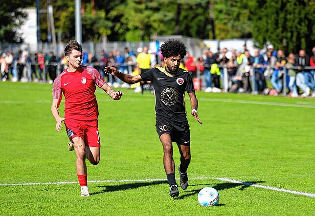 Yahya Zidan (rechts) hier im Spiel gegen den Offenburger FV (Jannick Schwörer).