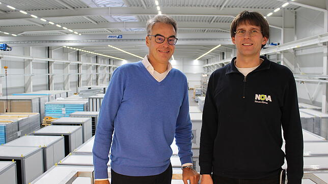 Geschäftsführer Patrick Honer (links) und Betriebsleiter Axel Zimmermann in der neuen Halle der Donaueschinger Nova Apparate GmbH. Ein ...