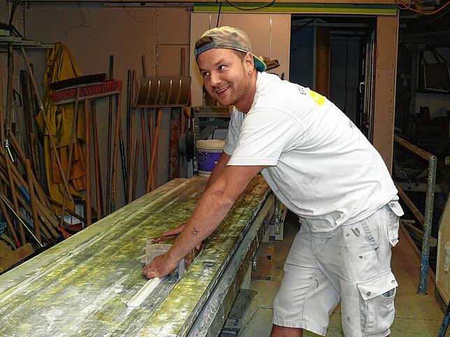 Philipp Kasseckert macht die Ausbildung zum Stuckateur auch, weil der Beruf aus seiner Sicht sehr flexibel und vielseitig ist.