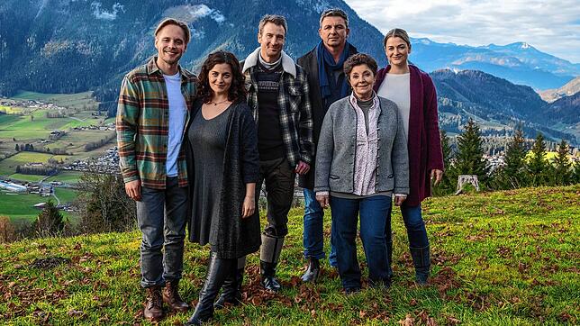 Die Serie &bdquo;Der Bergdoktor&ldquo; startet am 4. Januar in die 17. Staffel. Von einigen Stars müssen sich die Fans jedoch ...
