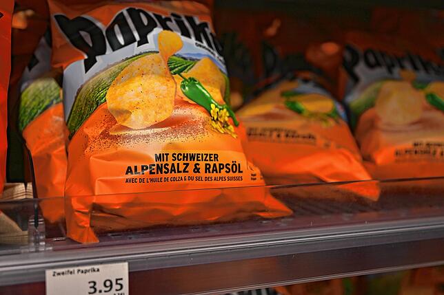 Kartoffelchips von Zweifel sind in Kreuzlingen – hier am 10. August – 35 Prozent teurer als in Konstanz.