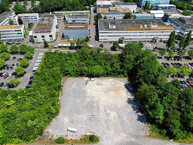 Auf dieser etwa 8000 Quadratmeter großen freien Fläche an der Nußdorfer Straße in Überlingen baut die Firma Diehl Defence ihre neue ...