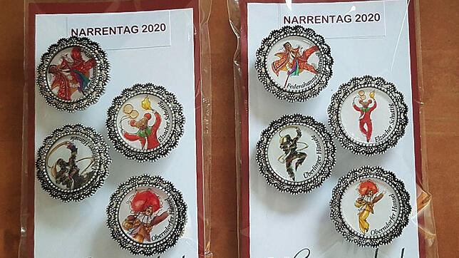 Das sind unechte Plaketten, die beim Narrentag keine Gültigkeit haben.