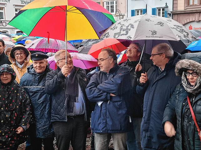 Dekan Peter Berg, der evangelische Stadtpfarrer Hans-Georg Ulrichs, Pfarrer Martin Rathgeber und Bürgermeister Alexander Guhl.