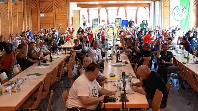 Rund 90 Vertreter der Schwarzwälder Fußballvereine kamen zum Bezirkstag nach Reiselfingen.