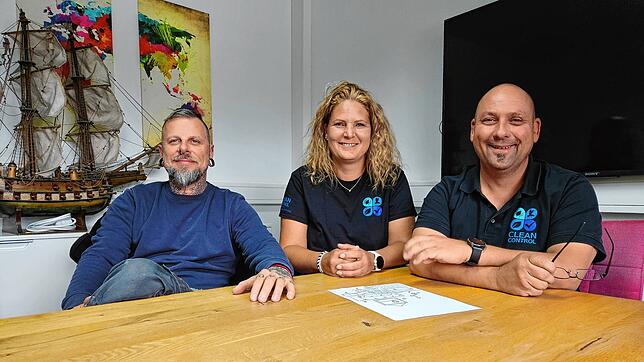 Dirk Butzer, Caroline und Thomas Mürb (von links) in ihrem Büro in Waldshut-Tiengen.