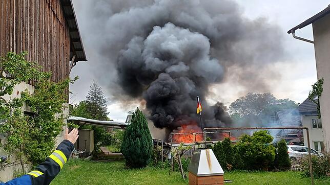 Der Garagenbrand in Lottstetten am Freitag hat einen Schaden von 50.000 Euro angerichtet.