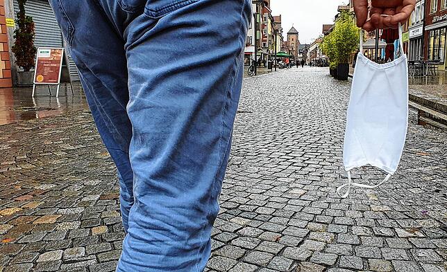 So wird die Maske zwar getragen, aber Mund und Nase sind nicht bedeckt. Das kann in Villingen-Schwenningen sehr teuer werden.
