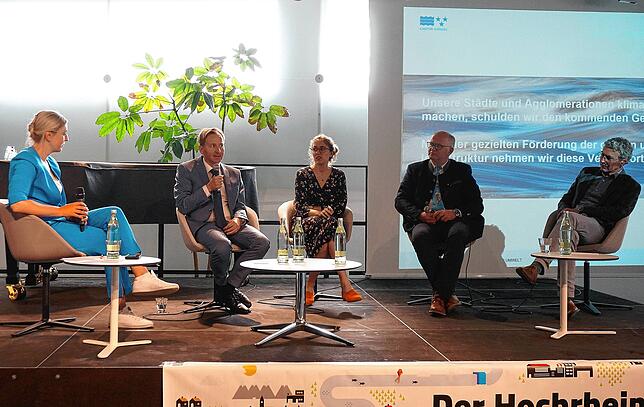 Die Gesprächsrunde: Zum Thema „Hitzeangepasste Stadtentwicklung“ sprechen in Räumen der Stoll-Vita-Stiftung Vanessa Edmeier ...