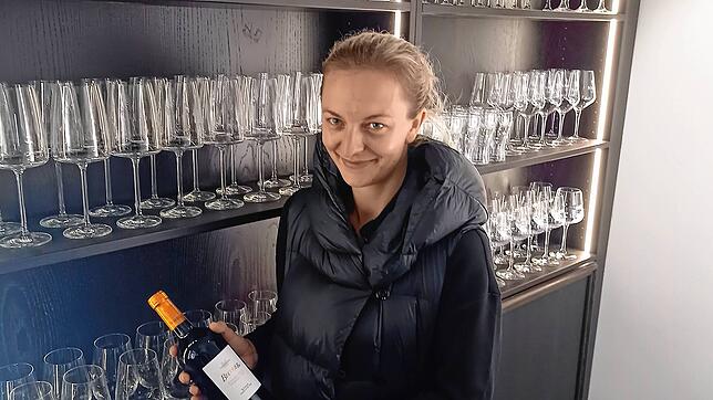 Nach viel Arbeit freut sie sich auf die Eröffnung ihrer Weinbar mit Concept-Store: Gina Würthner.