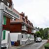 Am Dienstag, 29. August, stehen nur wenige Fahrzeuge in der Mayenfischstraße. In der Nacht wurden hier mehrere Außenspiegel abgetreten.