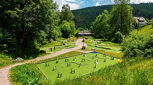 Blitzsauber steht sie da, die Spiellandschaft in Tennenbronn – ab Freitag kann die ganze Familie mit Spiel und Spaß dort verweilen. ...