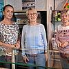 Sie sind drei der Ehrenamtlichen, die jeden Dienstag das Mehrgenerationenhaus in Donaueschingen zum Tafelladen herrichten (von links): ...