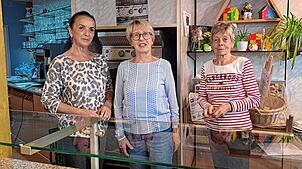 Sie sind drei der Ehrenamtlichen, die jeden Dienstag das Mehrgenerationenhaus in Donaueschingen zum Tafelladen herrichten (von links): ...