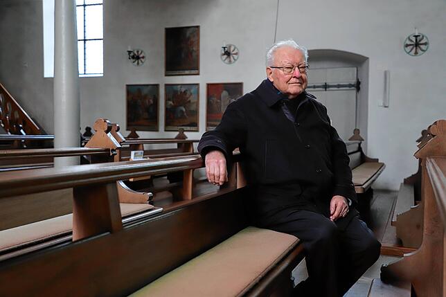 Bernhard Rigling ist pensionierter Pfarrer aus Konstanz und lebt in Allensbach, wo er einmal die Woche Messen abhält.