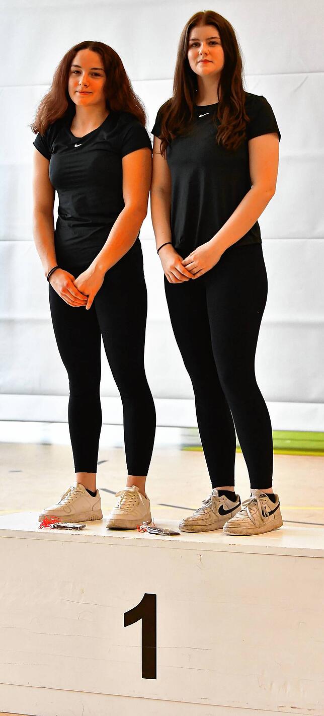 Nummer 1 in Deutschland: Sofia Baier (links) und Letizia Daudey vom RV Lottstetten gewannen den Auftakt des Ba-Wü-Cups in Wallbach. Ihr ...