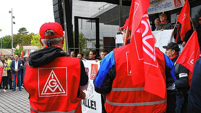In Friedrichshafen wurde bereits im September protestiert. Hier ging es um den bei ZF geplanten Stellenabbau. (Archivbild)