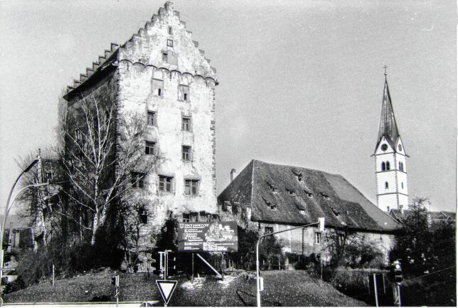 Die Schlossanlage vor der Sanierung.