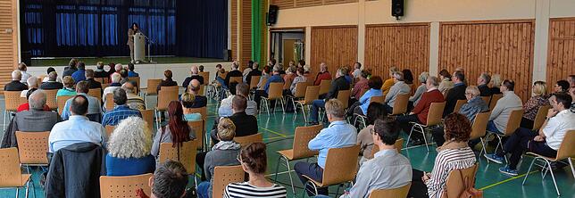 Ortsvorsteherin Jennifer Maier blickte beim Neujahrsempfang an Dreikönig in der Biberhalle Watterdingen aufs Jahr 2023 voraus – ...