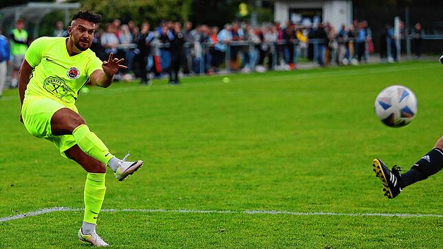 Marcel Simsek vom Türk. SV Singen (Landesliga 3) hat es in unsere Auswahl der Top-Tore der Woche geschafft.