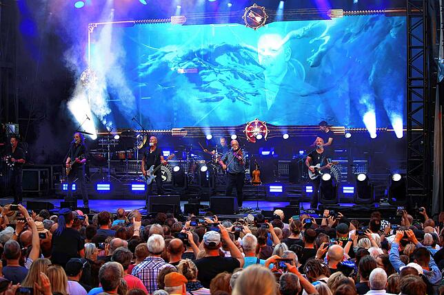 Bild 1: Santiano rocken auf dem Schlossplatz (Teil 2)