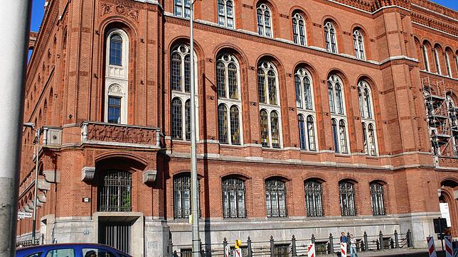 Das Rote Rathaus in Berlin ist Sitz des Regierenden Bürgermeisters und des Senats.