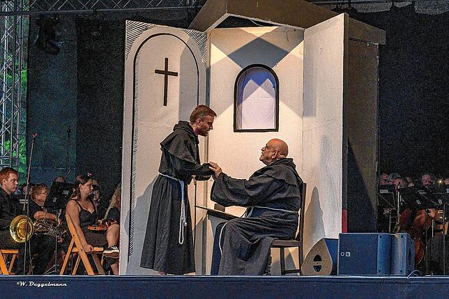 Franz Steiner als Walahfrid Strabo (links) und Konrad Adams als sein Lehrmeister Wetti.