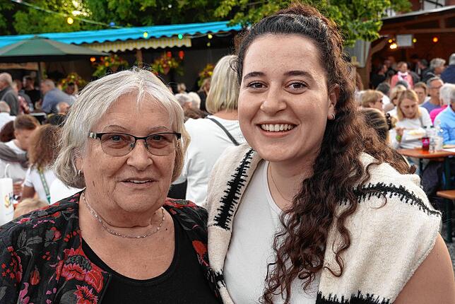 Bild 16: Hunderte Besucher genossen das 52. Bermatinger Weinfest