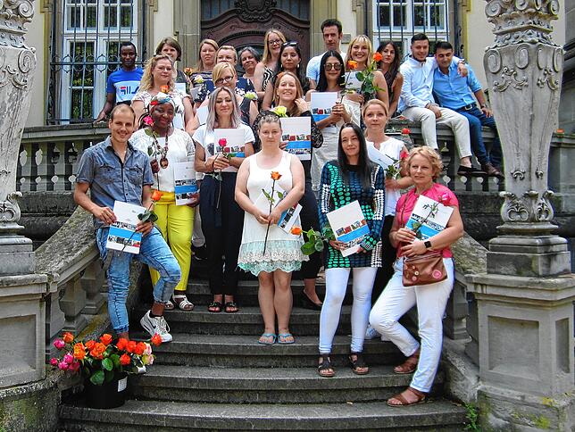 Die Justus-von-Liebig-Schule verabschiedete die Absolventen der dreijährigen Berufsfachschule für Altenpflege: Für den Bestschnitt von ...