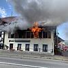 Brand des einzigen Gasthofs in Rietheim: Flammen lodern auf.