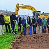 Mit dem obligatorischen Spatenstich begannen jetzt die Arbeiten zum Ausbau der Kreisstraßen und für den neuen Radweg zwischen Brogen und ...