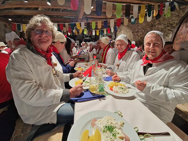 Bild 10: Die schönsten Bilder vom Heringsessen in Waldshut-Tiengen: Tradition und Genuss im Fokus
