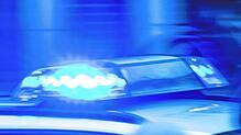 Ein Polizeiauto im Einsatz (Symbolfoto). Bei Wutöschingen kollidierte ein Autofahrer mit einer Bahnschranke.