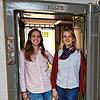 Die Tresortürsteherinnen: Dagmar Ender (links) und Constanze Preiß vom „Auktionshaus am See“ in der Oberen Laube 46 in Konstanz, einem ...