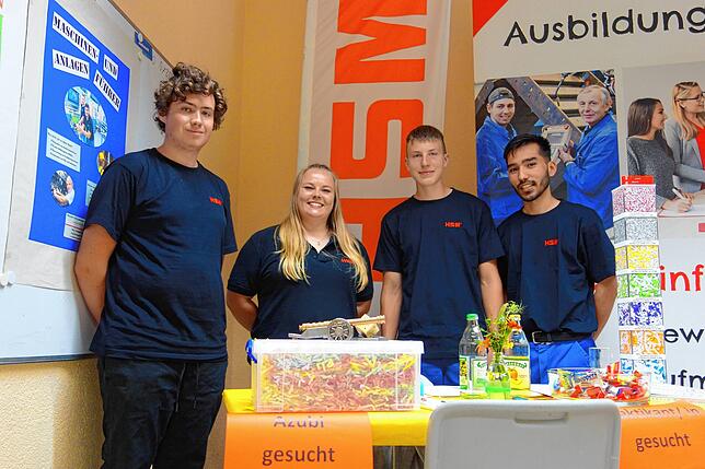 Paul Pierschel, Sabrina Gaugel, Lars Reichmann und Mujtaba Jafari stellten die Ausbildungsberufe bei HSM vor (von links).