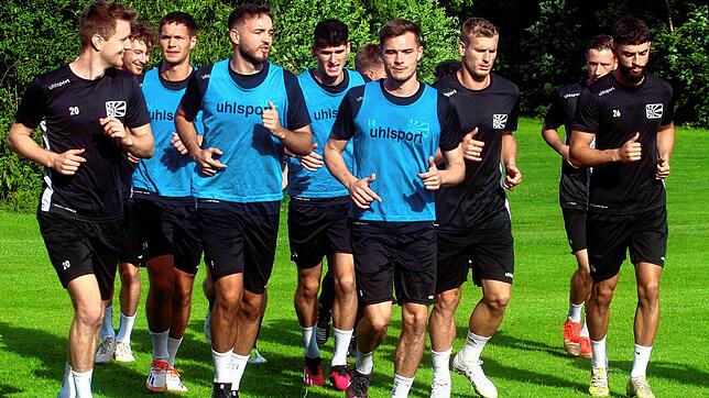 Die Spieler des FC 08 Villingen absolvierten am Montagabend ihre erste Trainingseinheit in der Vorbereitung auf die Saison 2023/24.
