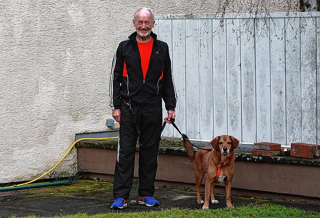 Hund Midas ist der treue Wegbegleiter von Peter Grinda.