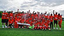 TuS Binzen feiert: Erstmals in seiner 68-jährigen Club-Geschichte steigt der Verein in die Landesliga auf. Nach dem 2:2 beim FC ...
