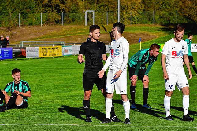 Bild 31: FC Zell übernimmt mit dem 2:1 beim FC Erzingen die Tabellenführung &ndash; und wir haben die Bilder!