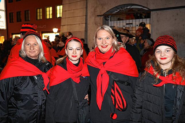 Bild 29: Dem Wasser entstiegen &ndash; Seegeister starten in die Fasnacht. Alle Foto gibt es hier