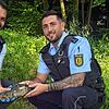 Neben der Feuerwehr waren auch Konstanzer Polizeibeamte am Einsatz am Freitag, 13. Juni, beteiligt. Hier zeigen sie die täuschend echt ...