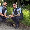 Neben der Feuerwehr waren auch Polizisten an dem Einsatz beteiligt, bei dem sie Mitte Juni eine täuschend echte Attrappe eines ...